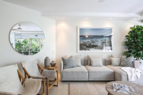 Coastal Family Retreat Pool & Bay Views